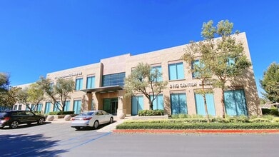 780 Roosevelt Ave, Irvine, CA à louer Photo du bâtiment- Image 1 de 1