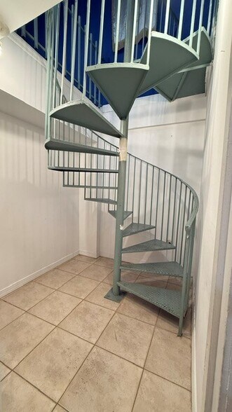 1651 W 37th St, Hialeah, FL à vendre - Photo du bâtiment - Image 3 de 31