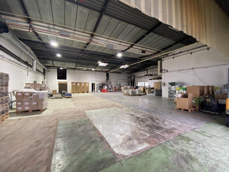 Industrial in Auneau-Bleury-Saint-Symphorien for lease - Building Photo - Image 3 of 13