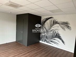 Local d'activités dans Bourgoin-Jallieu à vendre Photo intérieure- Image 1 de 10