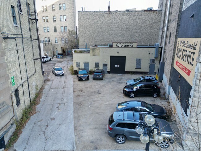 Plus de détails pour 189 Bannatyne Av, Winnipeg, MB - Industriel à vendre