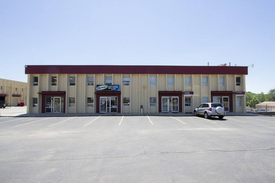 3051-3121 Merriam Ln, Kansas City, KS for lease - Building Photo - Image 3 of 4
