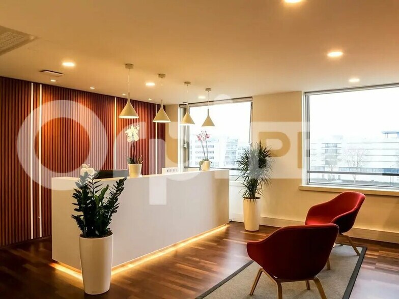 Office in Montigny-le-Bretonneux for lease - Lobby - Image 1 of 12