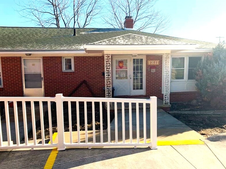 1315 W 1st St, Cedar Falls, IA for sale - Building Photo - Image 2 of 13