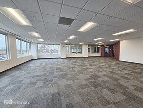 601 Oakmont Ln, Westmont, IL à louer Photo intérieure- Image 2 de 8