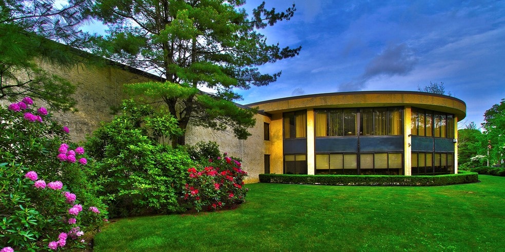 75 Virginia Rd, North White Plains, NY à louer - Photo du bâtiment - Image 2 de 17