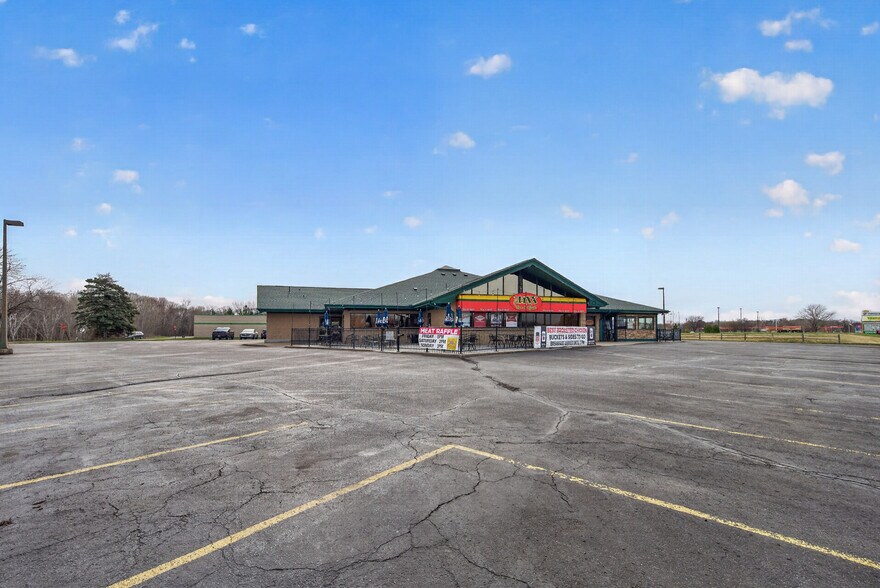 17646 NE Central Ave, Ham Lake, MN à vendre - Photo du bâtiment - Image 2 de 71
