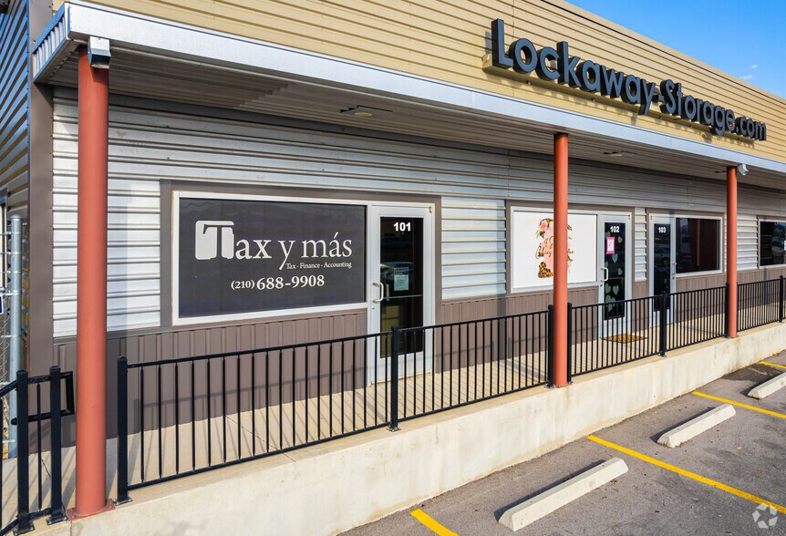 6923 W Loop 1604, San Antonio, TX à louer - Photo du bâtiment - Image 3 de 14