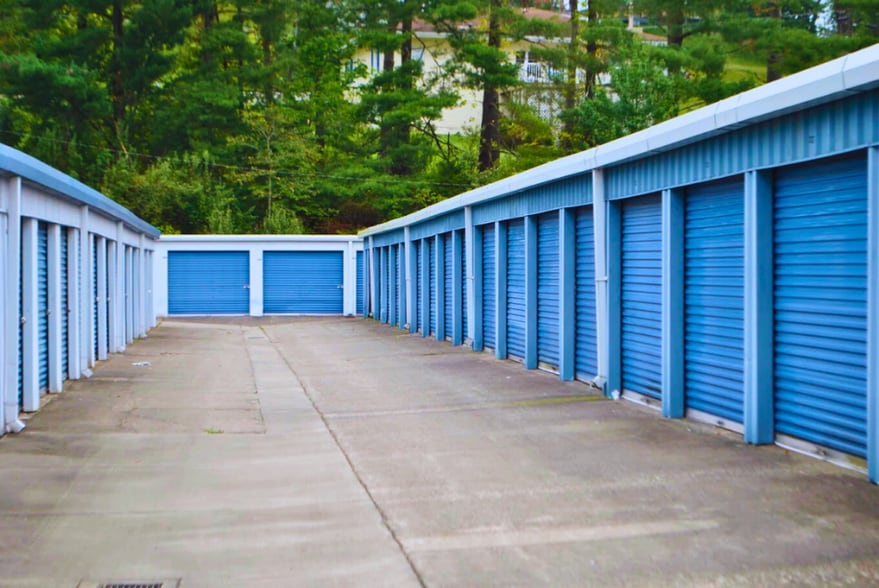 Self-storage Portfolio portfolio of 1 properties for sale on LoopNet.ca - Building Photo - Image 2 of 12