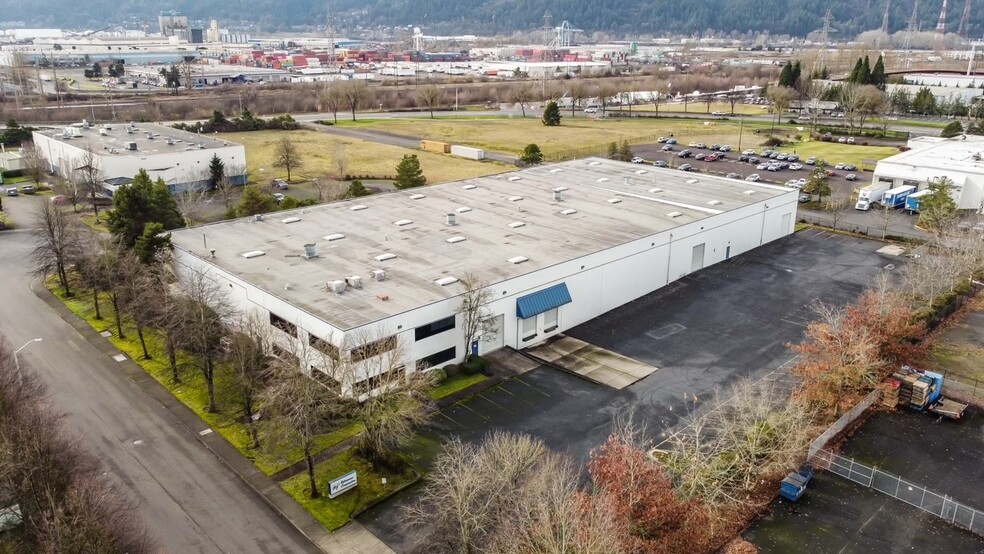 13327 N Woodrush Way, Portland, OR for lease - Building Photo - Image 2 of 19