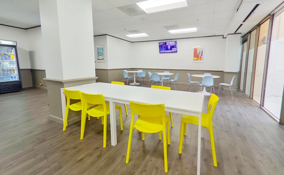 2401 Fountain View Dr, Houston, TX à louer - Photo intérieure - Image 2 de 28