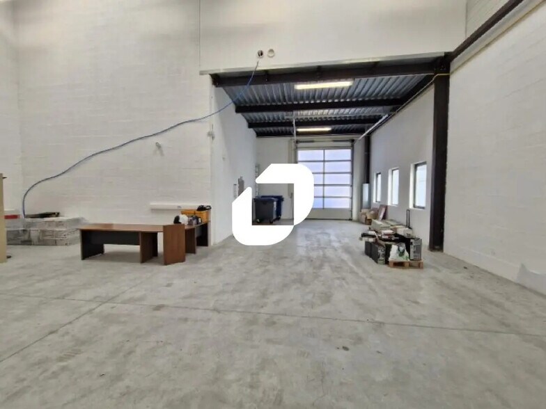 Flex in Collégien for lease - Interior Photo - Image 1 of 7