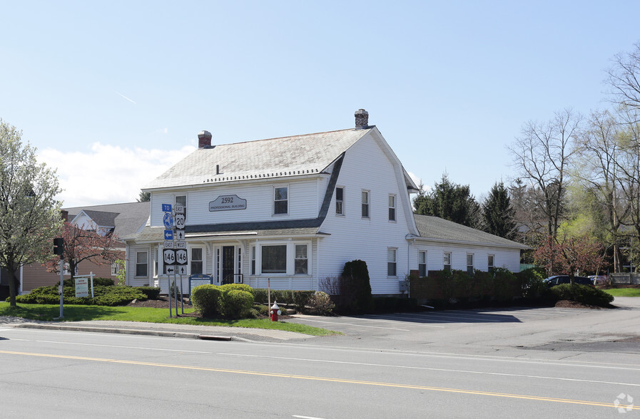 2592 Western Ave, Altamont, NY à vendre - Photo principale - Image 1 de 1