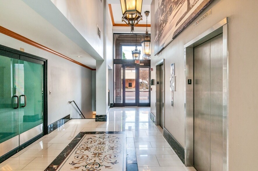 110 E Wilshire Ave, Fullerton, CA for lease - Building Photo - Image 3 of 9