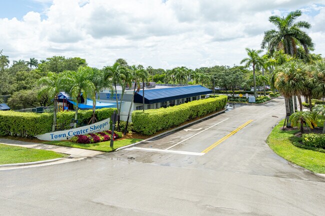 Plus de détails pour 16602 Saddle Club Rd, Weston, FL - Commerce de détail à louer