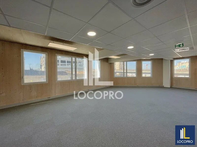 Office in Marseille for sale Interior Photo- Image 1 of 7