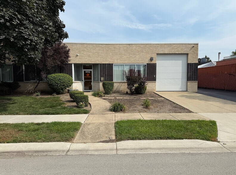 990 Criss Cir, Elk Grove Village, IL à louer - Photo du bâtiment - Image 1 de 13