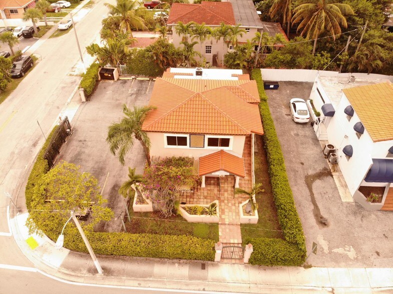 2720 SW 37th Ave, Coconut Grove, FL à vendre - Photo principale - Image 1 de 47