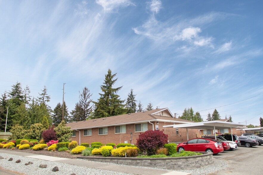Pearl Plaza and Pearl Manor portfolio of 2 properties for sale on LoopNet.ca - Building Photo - Image 3 of 11