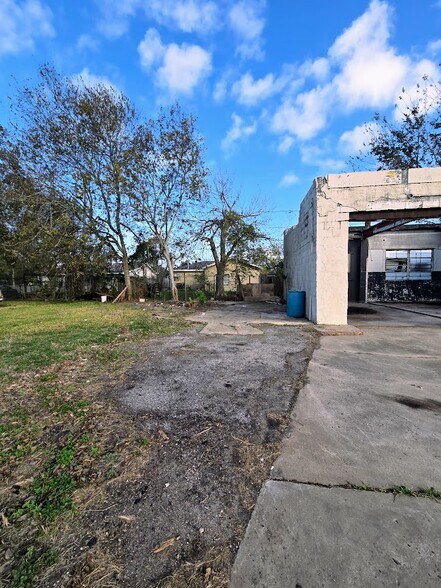 6610 Highway 6, Hitchcock, TX à vendre - Photo du bâtiment - Image 2 de 8