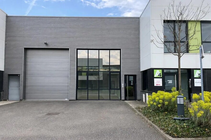 Flex dans Vaulx-en-Velin à louer - Photo du bâtiment - Image 2 de 11