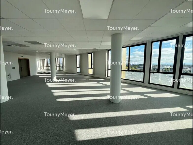 Office in Toulouse for lease - Building Photo - Image 3 of 12