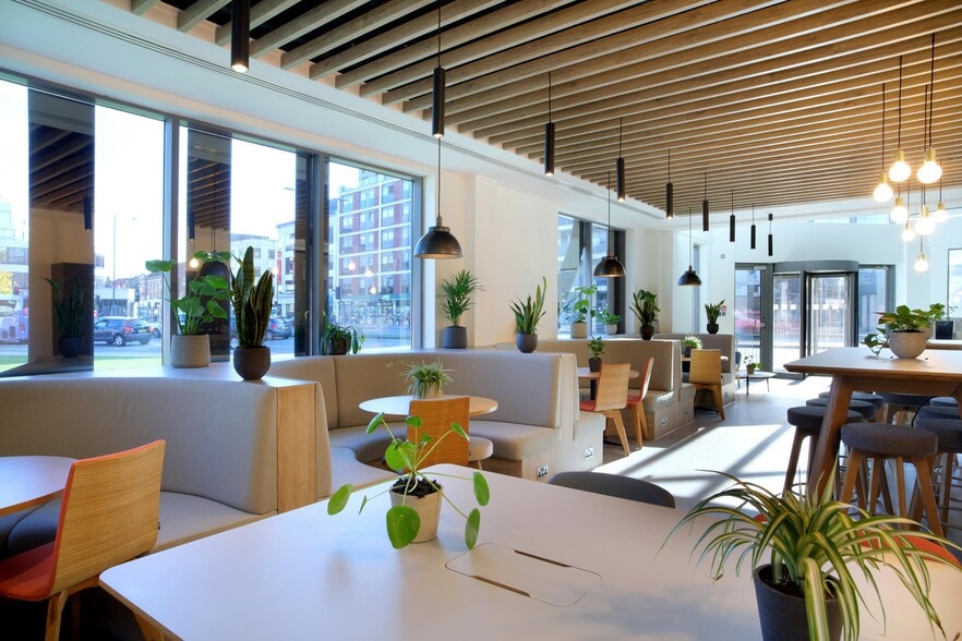 17-23 High St, Slough à louer - Photo intérieure - Image 3 de 5