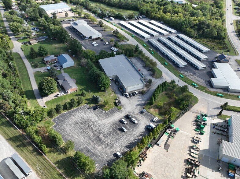 350 Aristocrat Dr, Florence, KY à louer - Photo du bâtiment - Image 2 de 6