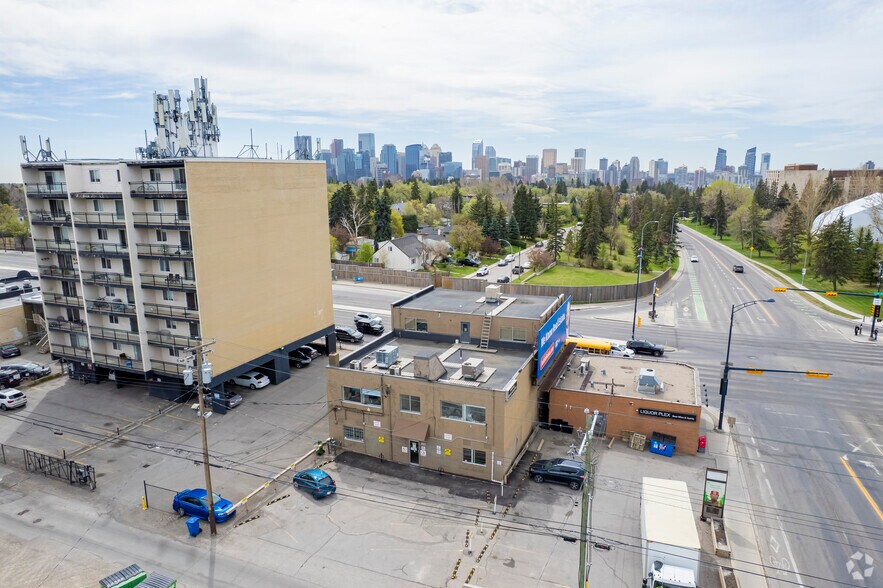 1026 16th Ave NW, Calgary, AB à louer - Aérien - Image 3 de 14