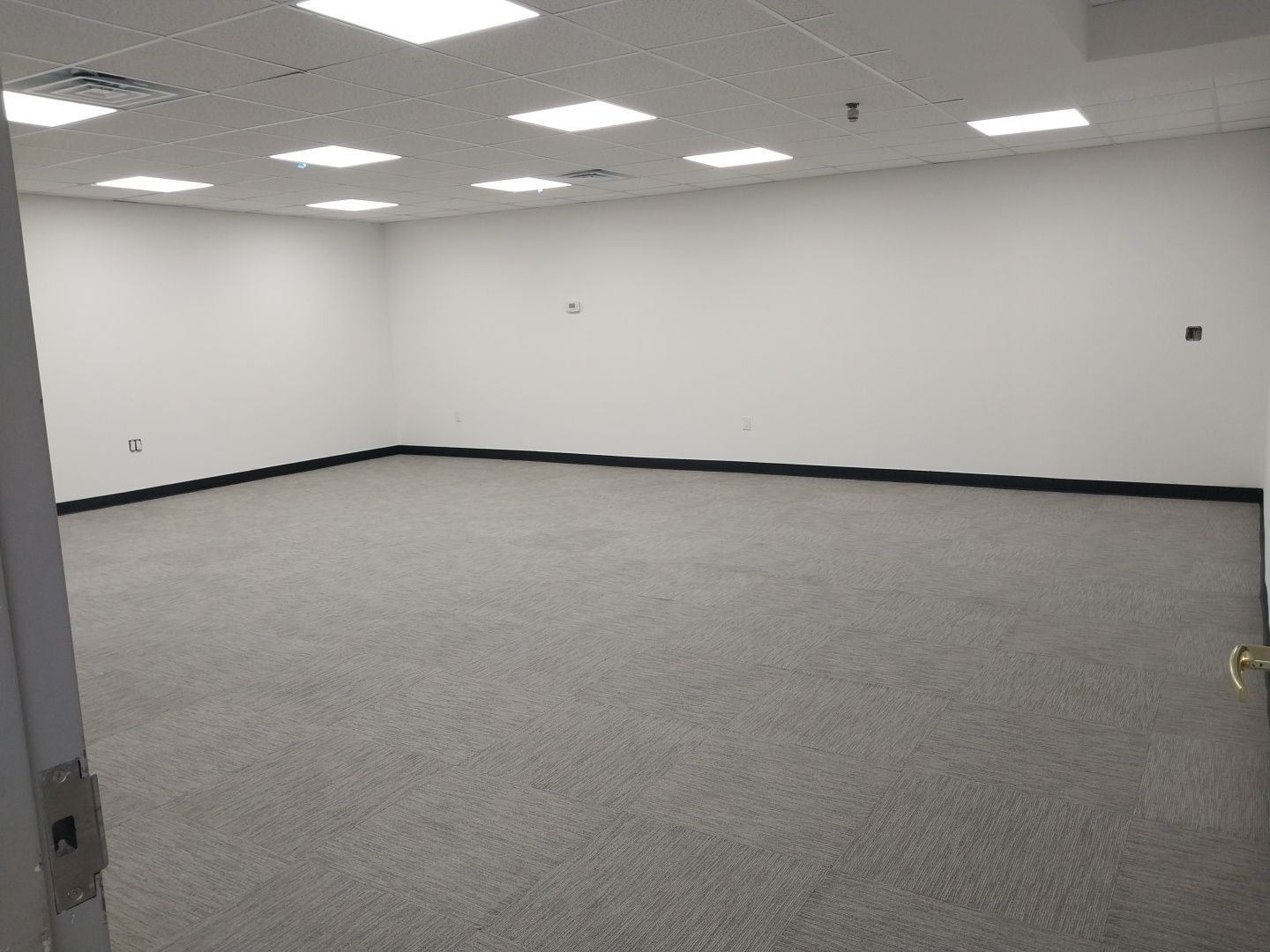 82-11 37th Ave, Jackson Heights, NY for lease Interior Photo- Image 1 of 4