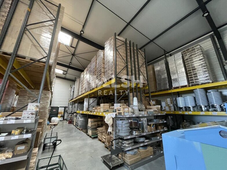 Flex dans Chasselay à louer - Photo du bâtiment - Image 2 de 6