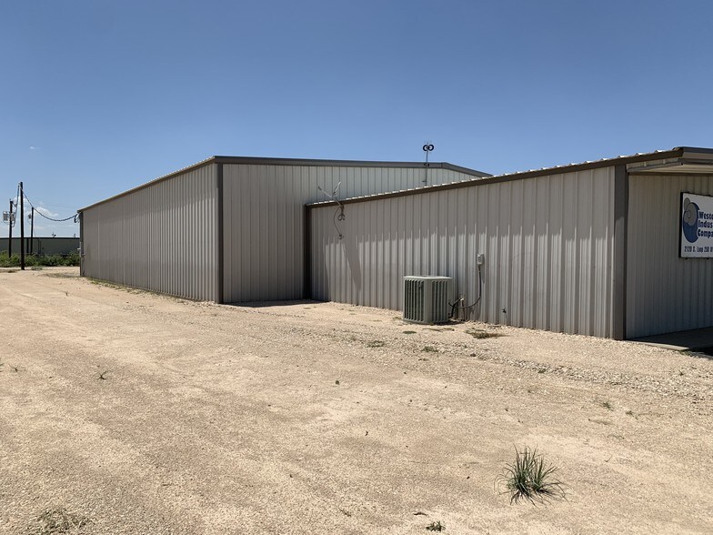 2120 S Loop 250 W, Midland, TX à louer - Photo du bâtiment - Image 2 de 18