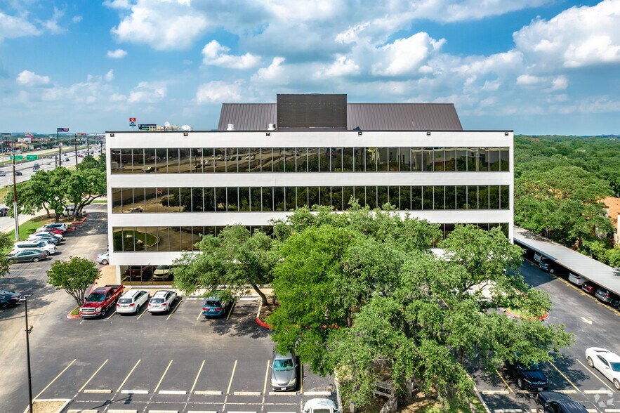 15600 San Pedro Ave, San Antonio, TX à louer - Photo du bâtiment - Image 2 de 10