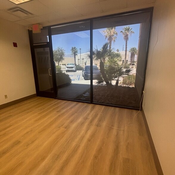 46341 Commerce St, Indio, CA for lease - Interior Photo - Image 2 of 17
