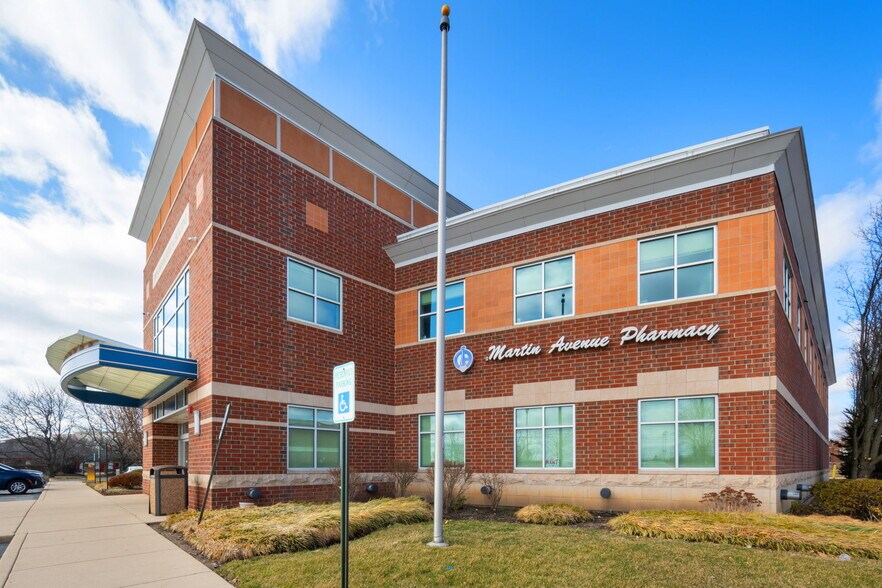 1247 Rickert Dr, Naperville, IL à louer - Photo du bâtiment - Image 2 de 6