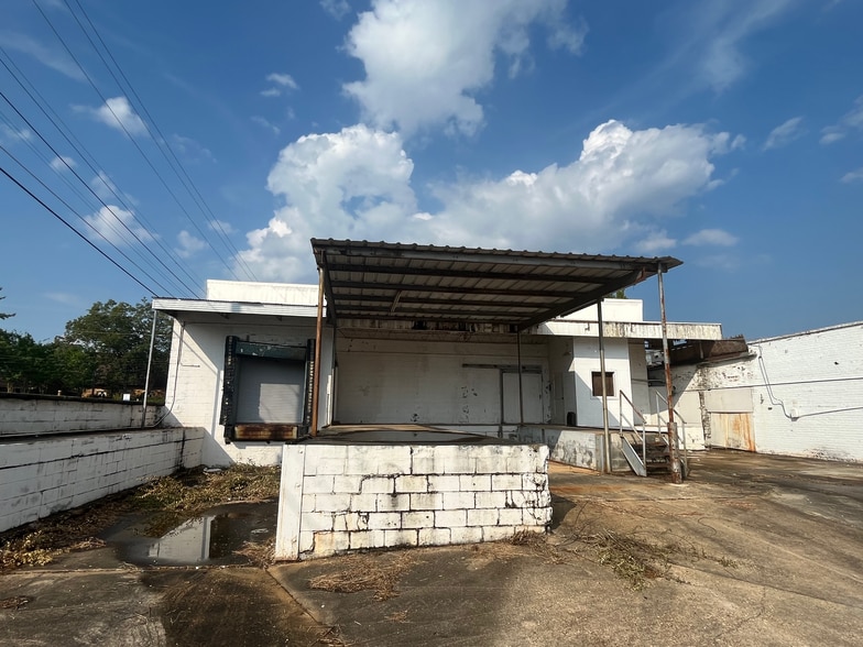 901 1st Ave, Opelika, AL for lease - Primary Photo - Image 1 of 3
