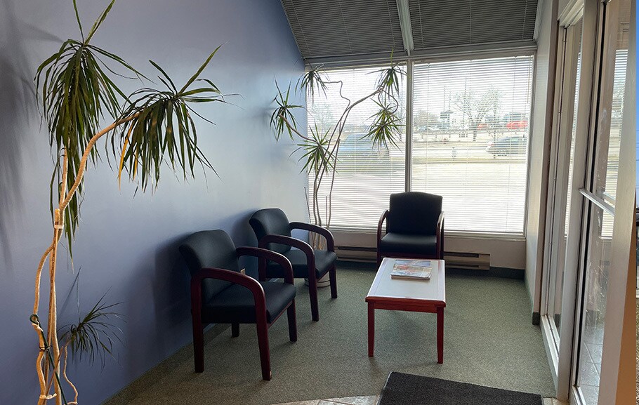 5 Scurfield Blvd, Winnipeg, MB à louer - Photo du bâtiment - Image 3 de 6