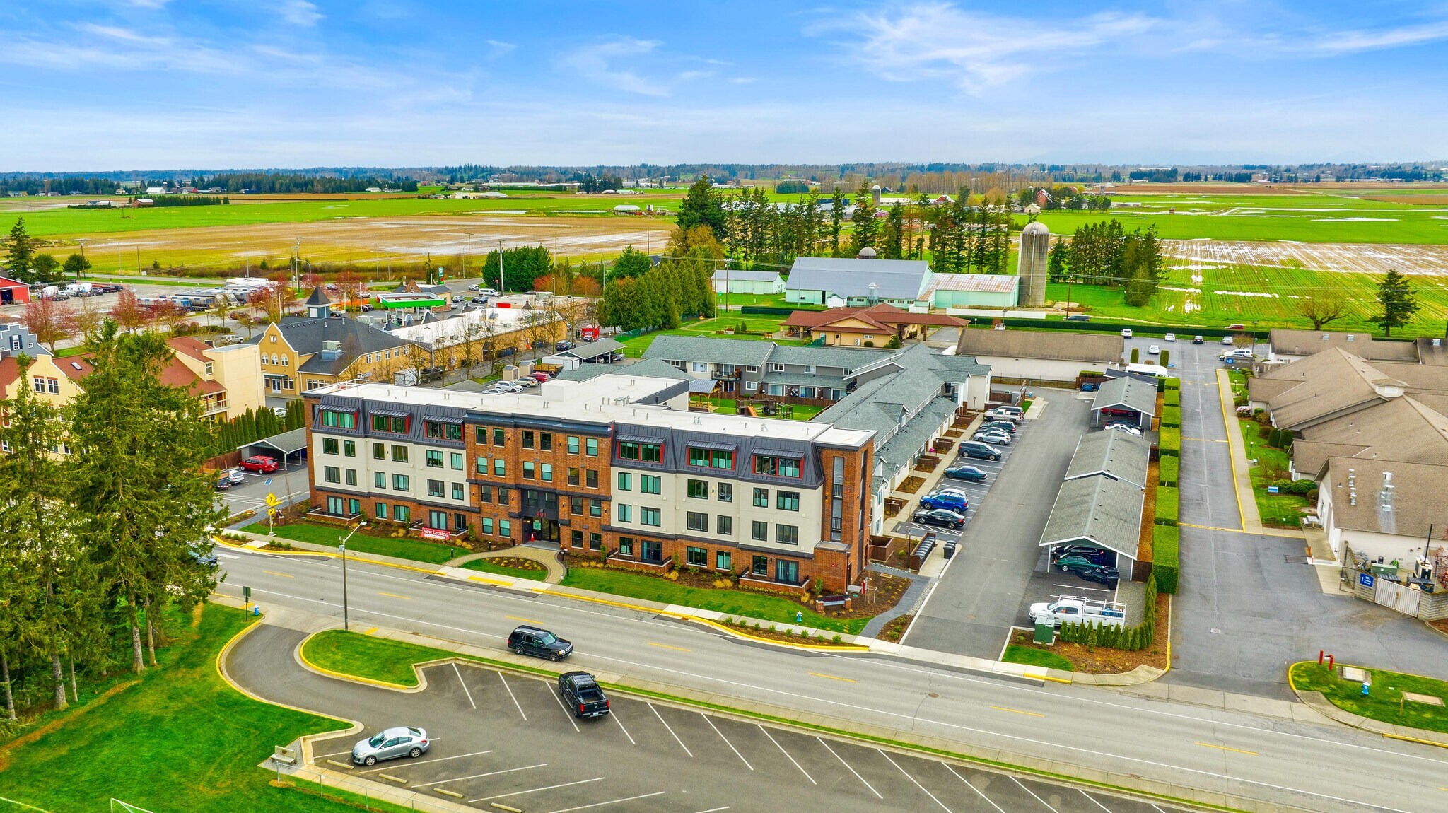 801 Aaron Dr, Lynden, WA à vendre Photo du bâtiment- Image 1 de 1