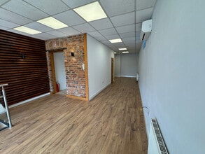 43 Cross Green Ln, Leeds for lease Interior Photo- Image 1 of 6