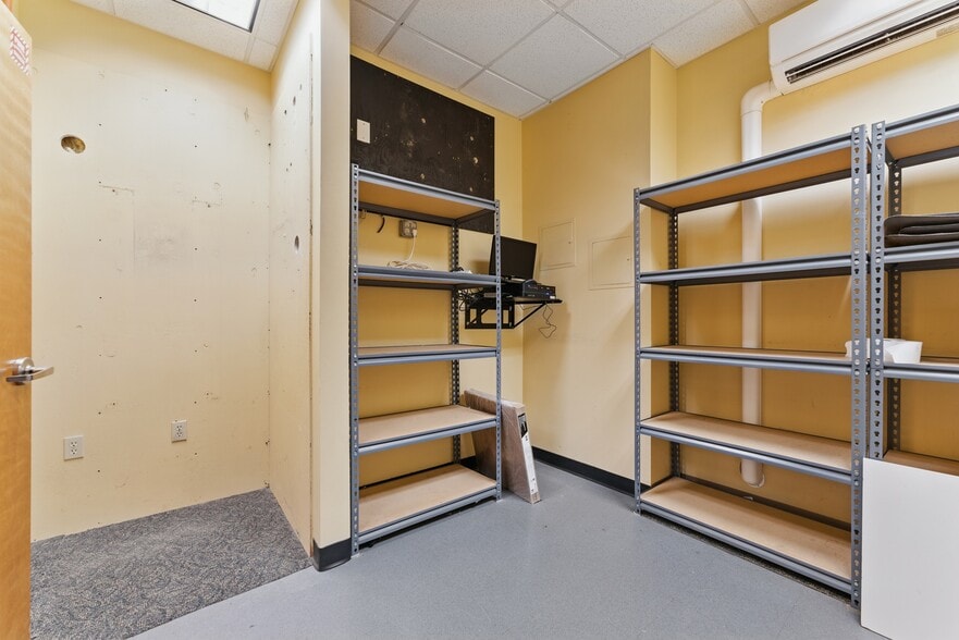 460 Newton St, South Hadley, MA à vendre - Photo intérieure - Image 3 de 18