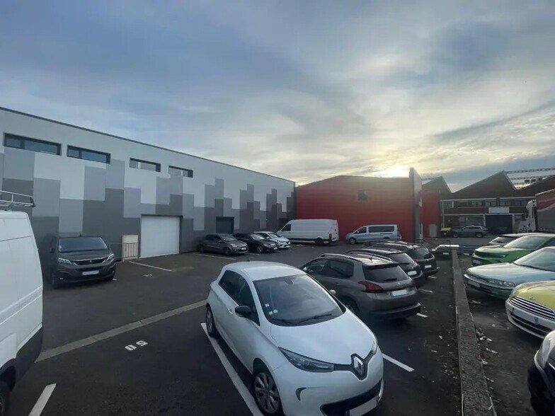 Flex in Argenteuil for lease - Building Photo - Image 2 of 10