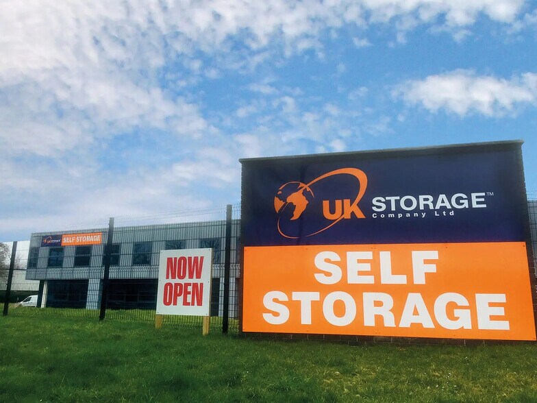 22-23 Westmead Industrial Estate, Swindon à louer - Photo principale - Image 3 de 5