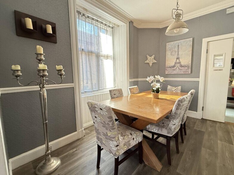 1 High St, Auchterarder à vendre - Photo du bâtiment - Image 2 de 13