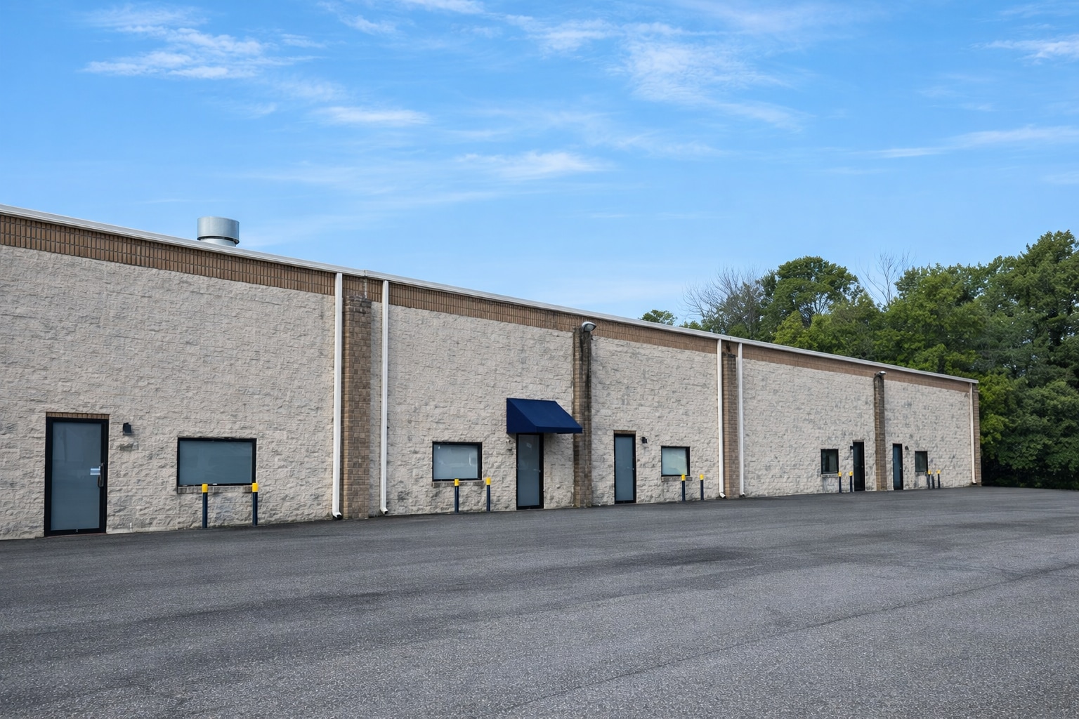 100 Naamans Rd, Claymont, DE for lease Primary Photo- Image 1 of 6