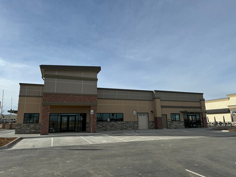 403 Pointe Plaza Dr, Windsor, CO for lease - Building Photo - Image 2 of 5