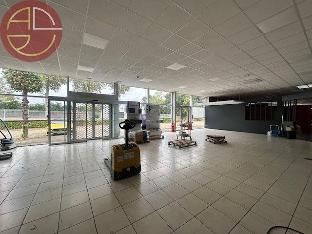 Retail in Toulouse for lease - Interior Photo - Image 1 of 7