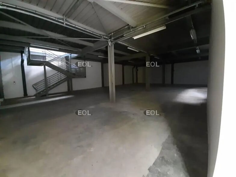 Flex in Morangis for lease - Interior Photo - Image 3 of 7