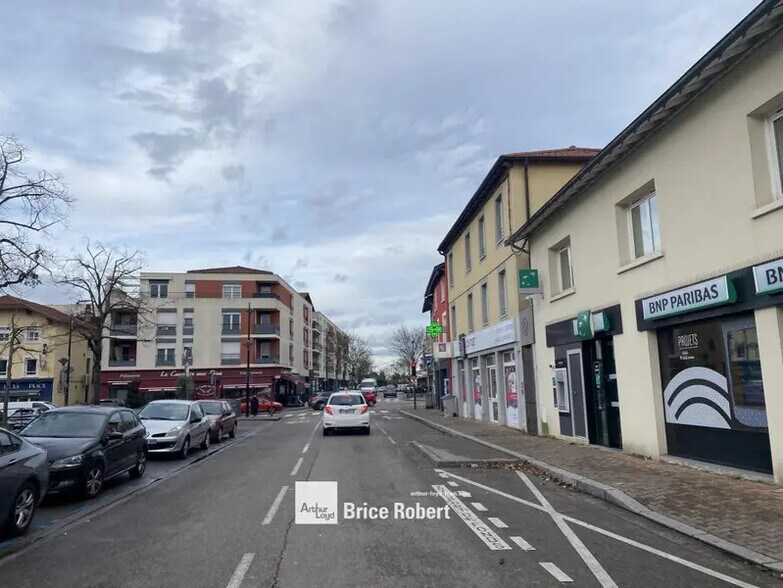 7 Place Jean Monnet, Meyzieu à louer - Photo du bâtiment - Image 2 de 8
