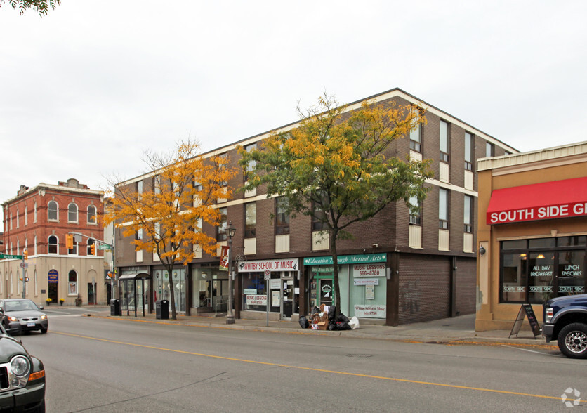 101-103 Dundas St W, Whitby, ON for lease - Building Photo - Image 2 of 5