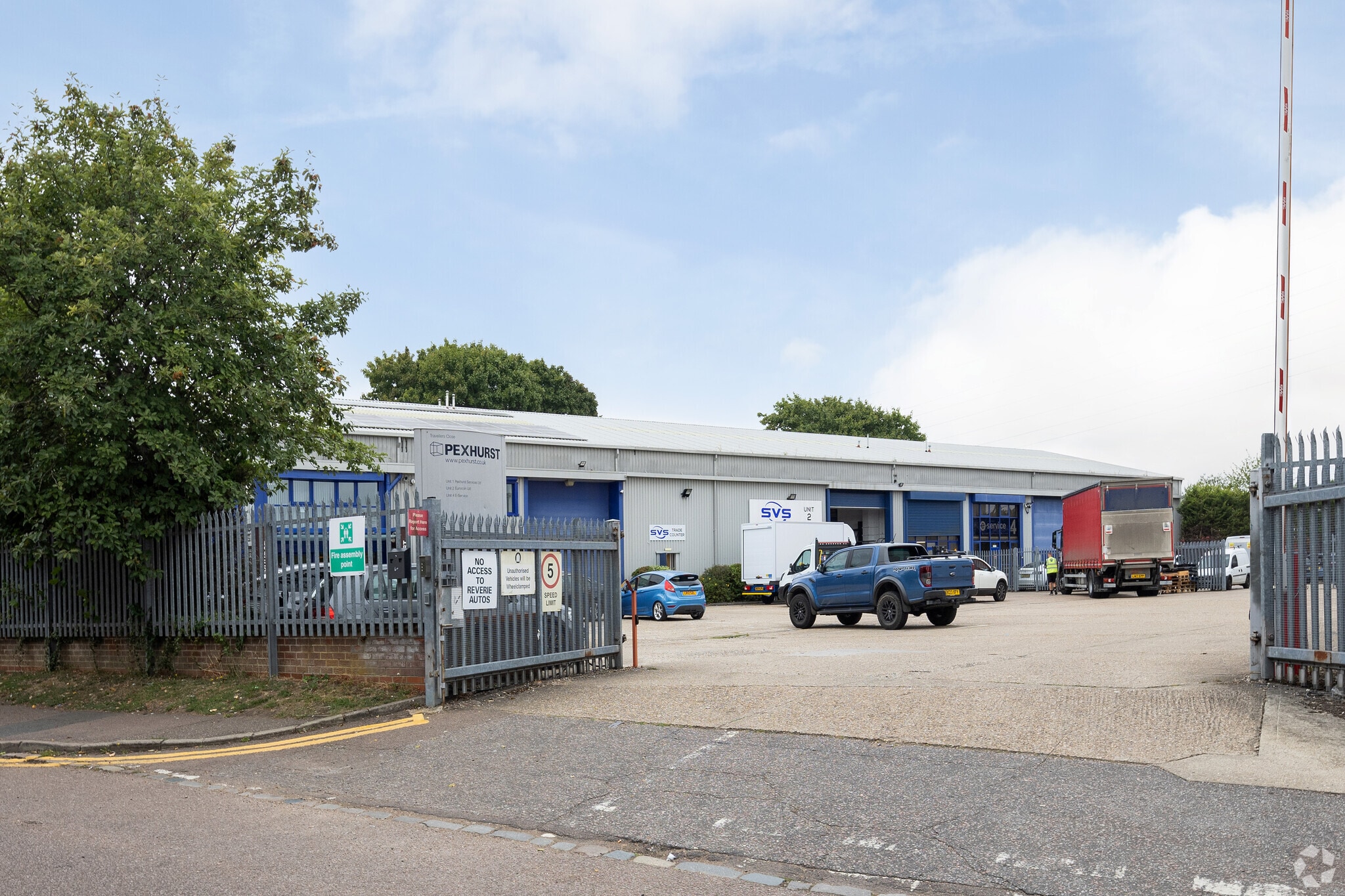 1B Travellers Close, North Mymms for lease Primary Photo- Image 1 of 9